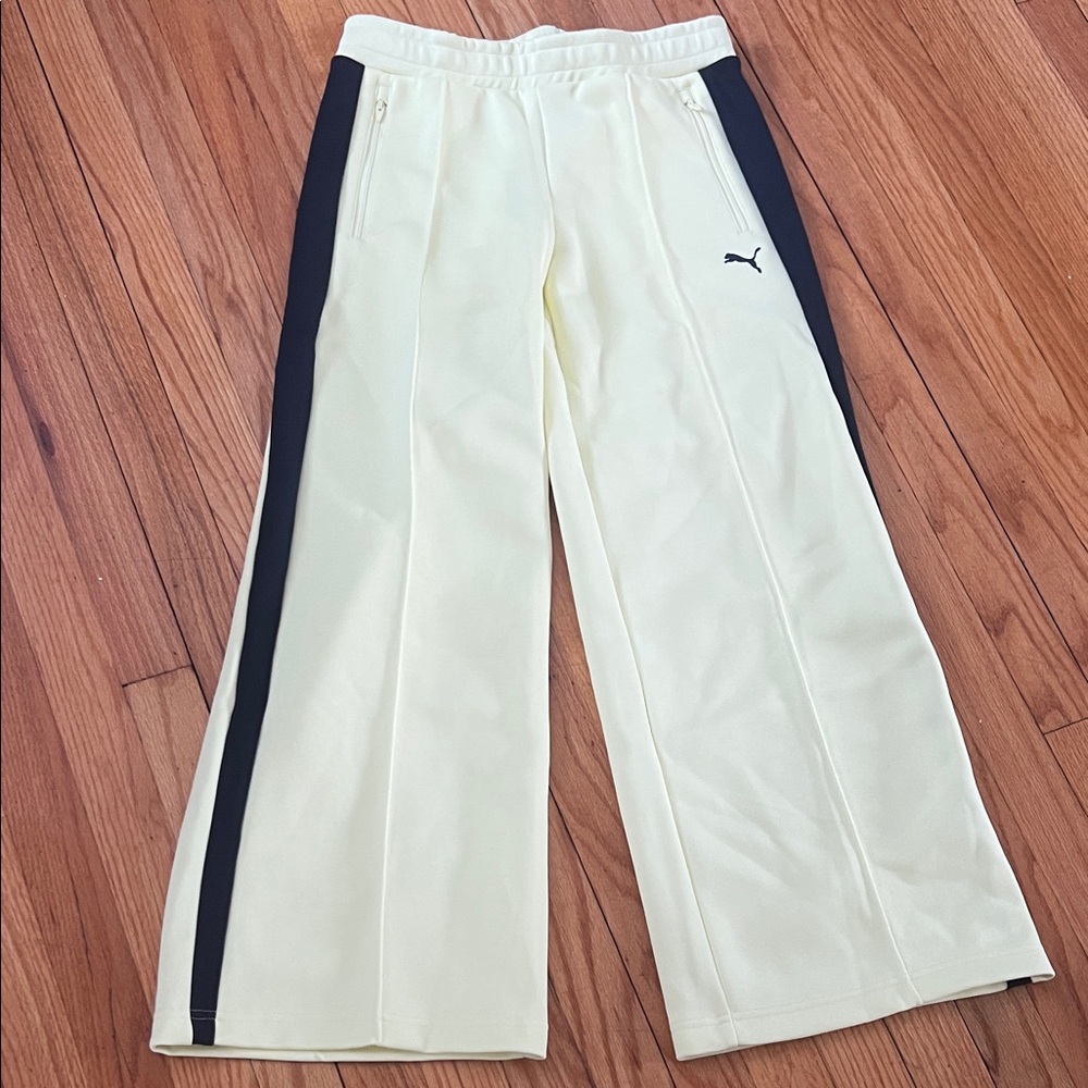 Puma Women's yellow and Black Joggers